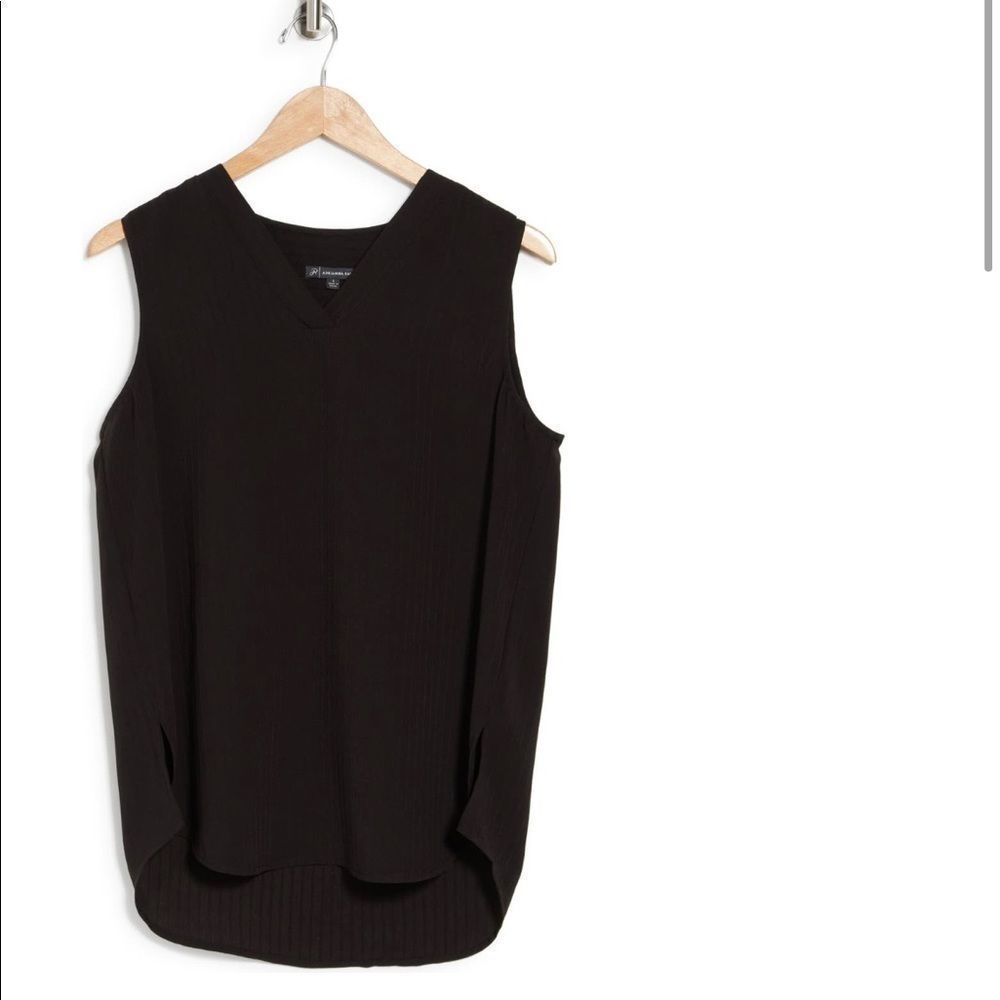 Adrianna Papell V-neck Tank (M)